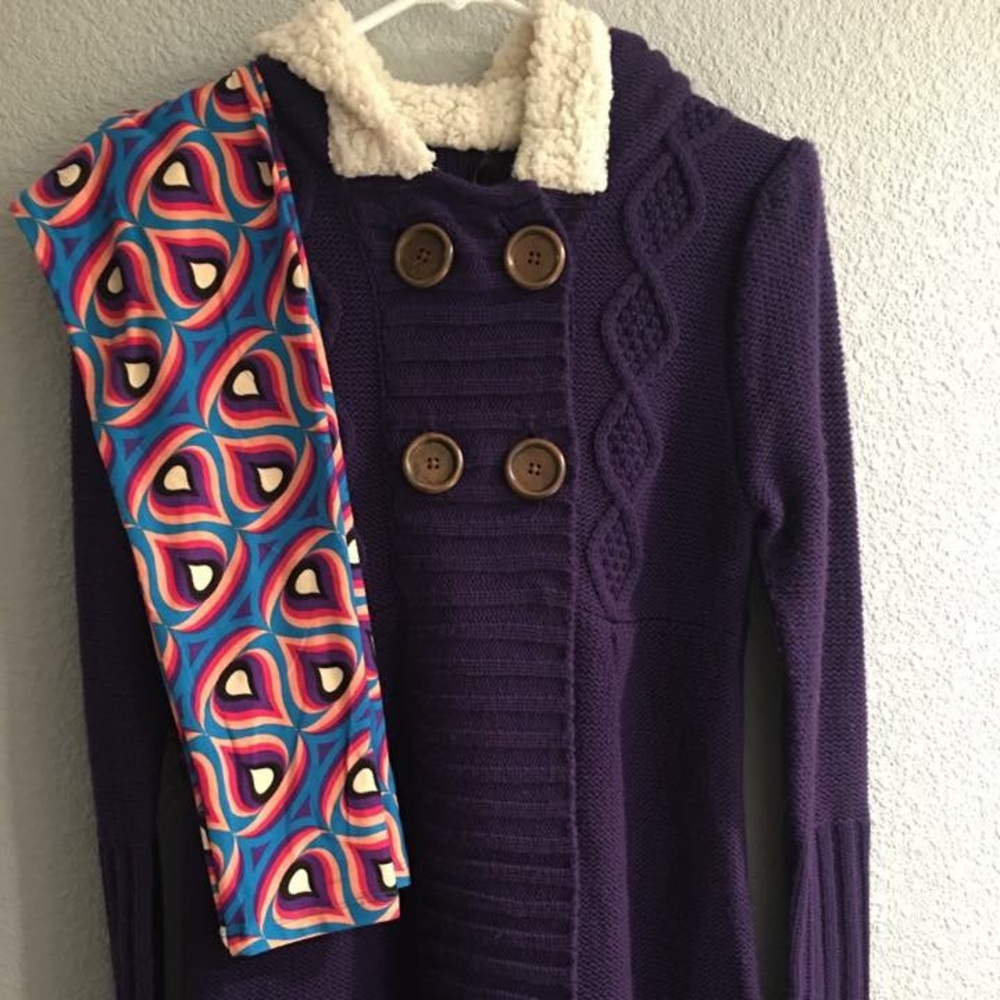 Sweater and LulaRoe leggings
