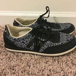 New Balance 410 tennis shoes. Women's size 9