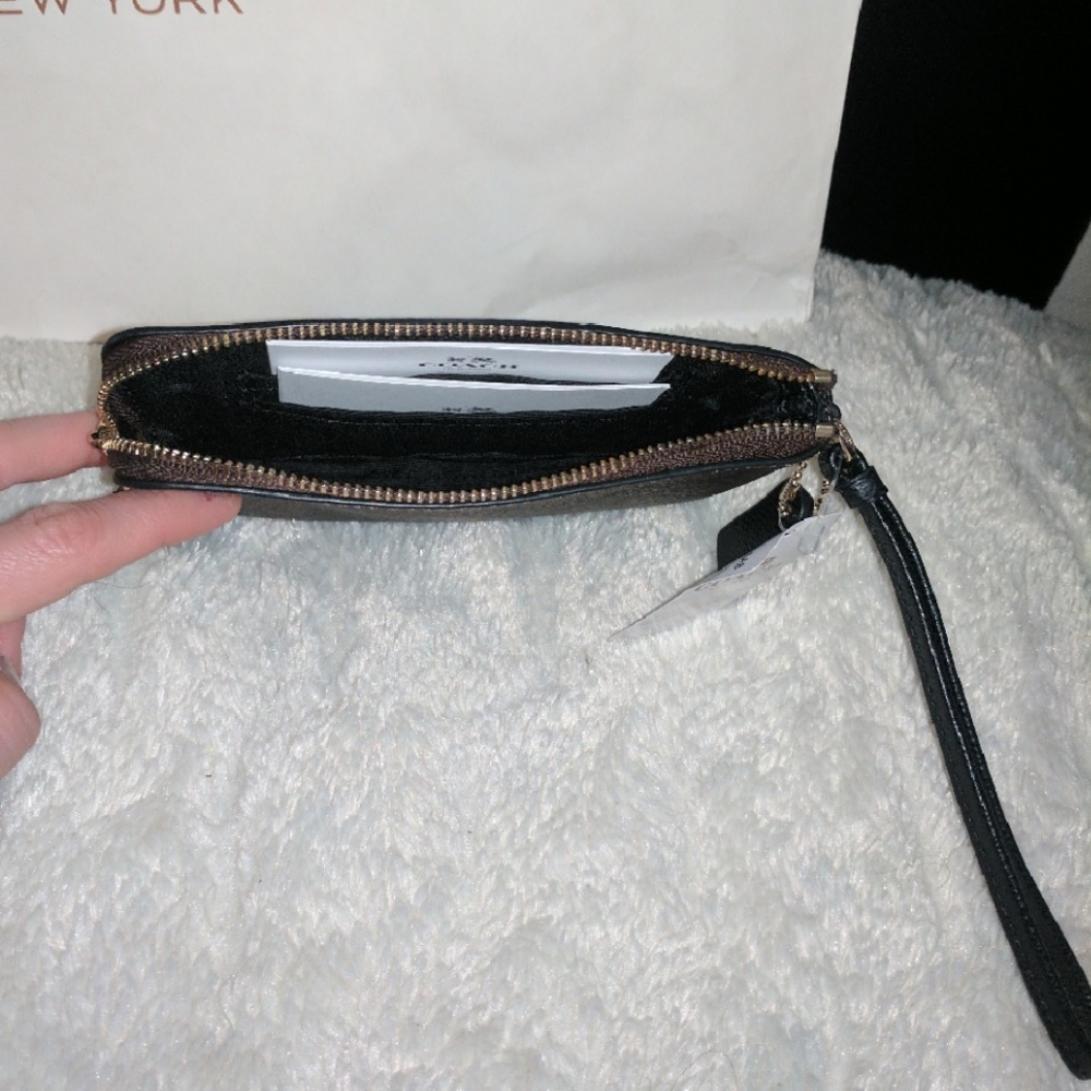 ❎sold❎NWT Coach wristlet - Picture 4 of 4