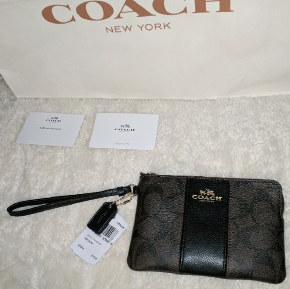 ❎sold❎NWT Coach wristlet - Picture 2 of 4