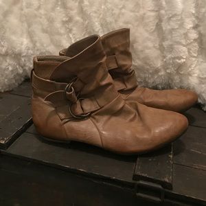 Slouchy ankle boots