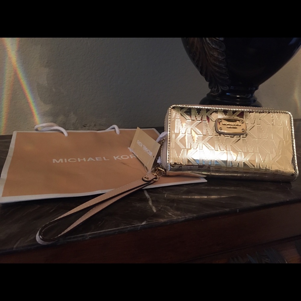 Sold Michael Kors pale gold jet set wallet