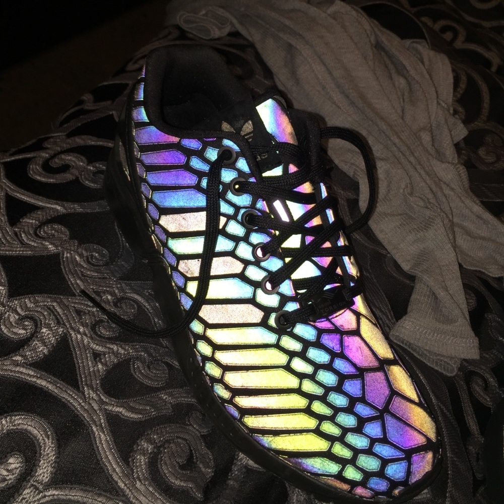 Tennis shoes