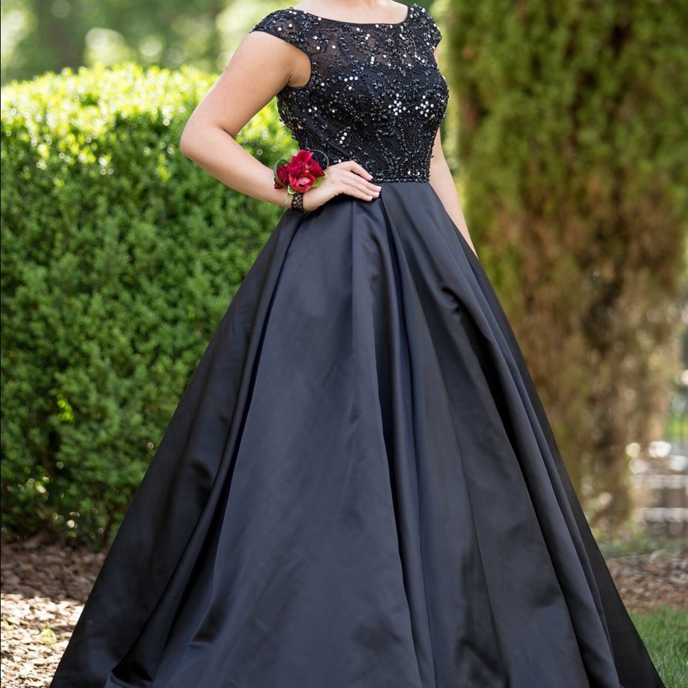 Sherri Hill Prom Dress