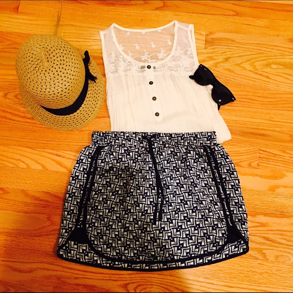 Printed Dolohin Hem Skirt
