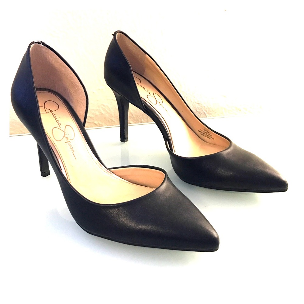 Pointed Black Pumps