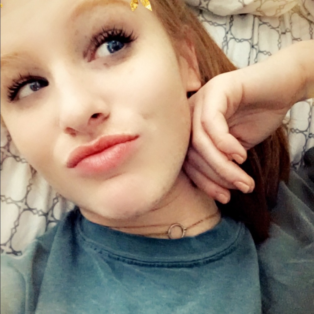 Meet your Posher, Alexis