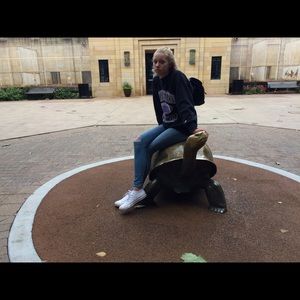 Meet your Posher, Olivia