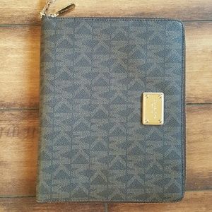 SALE 🎉🎉 Michael KORS ipad/tablet Folder
