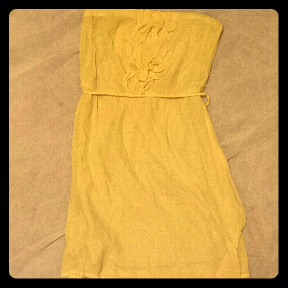 Yellow strapless dress