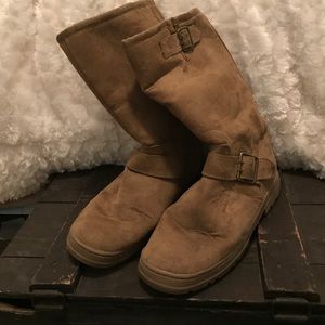Brown winter boots