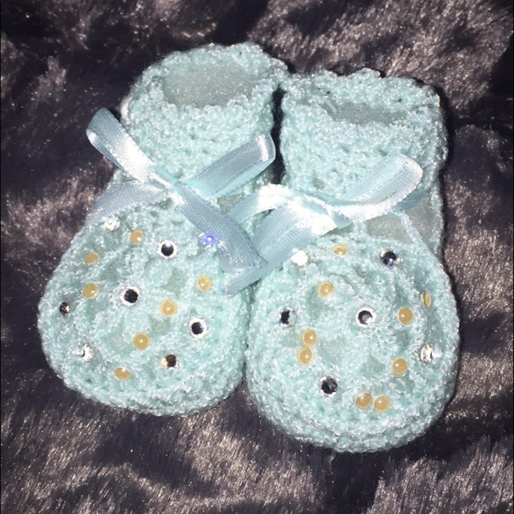 New handmade baby booties