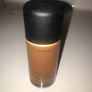 Mac studio fix fluid  Shade: NW47