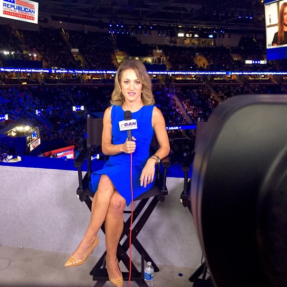 Former TV reporter selling my own stuff. 🏄♀️ - Picture 9 of 11