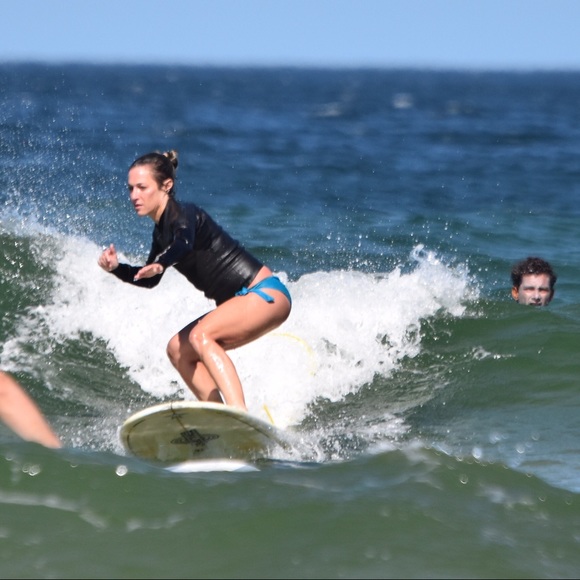 Former TV reporter selling my own stuff. 🏄♀️ - Picture 8 of 11