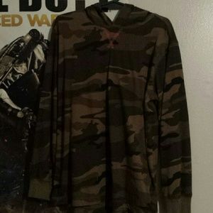 Boys sz 8 long sleeve camo shirt w/hood