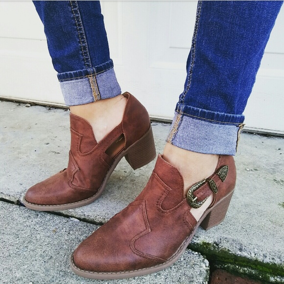 //The Dixie// Brown buckled cutout ankle booties - Picture 2 of 4