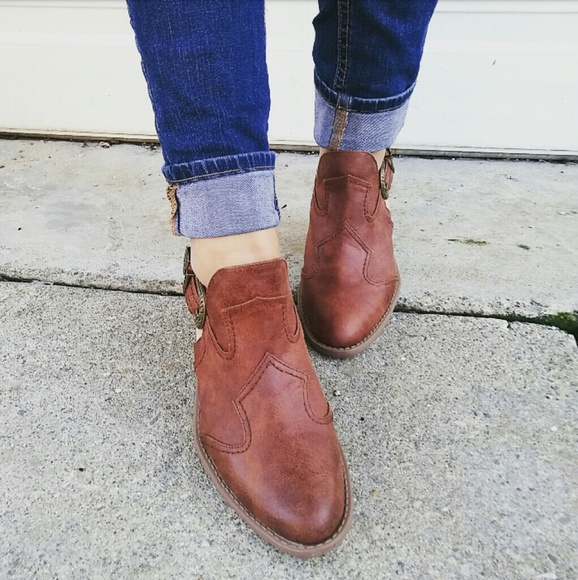 //The Dixie// Brown buckled cutout ankle booties - Picture 3 of 4