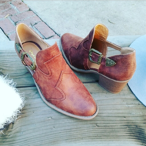 //The Dixie// Brown buckled cutout ankle booties - Picture 4 of 4