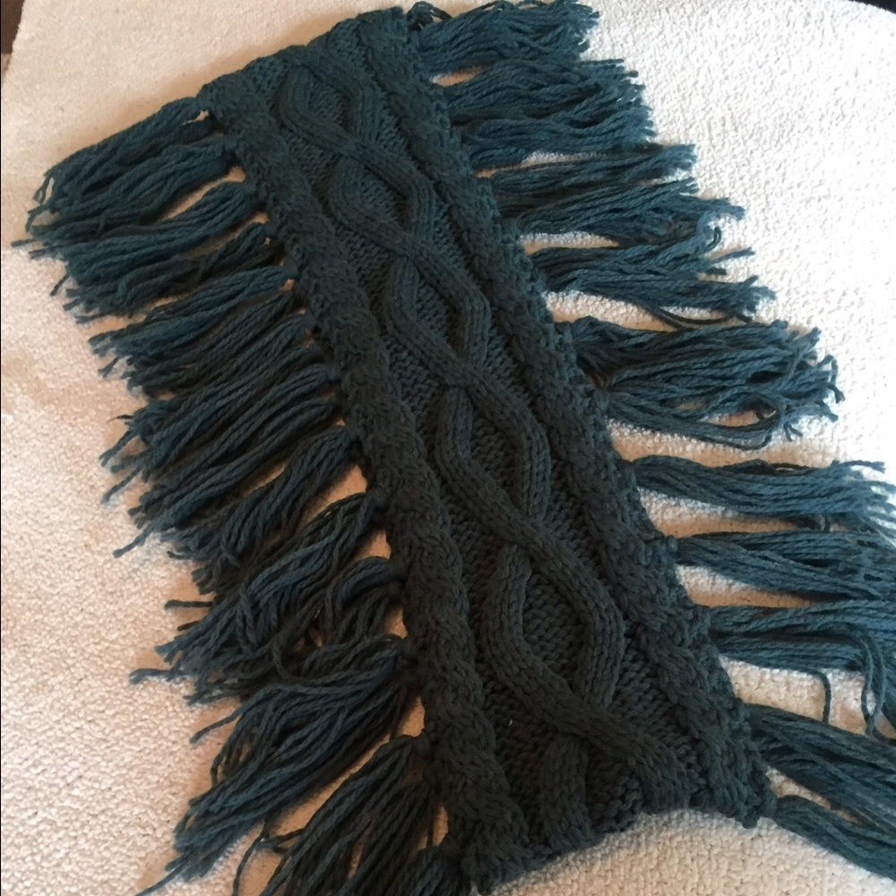 Look 👀Unity Scarf