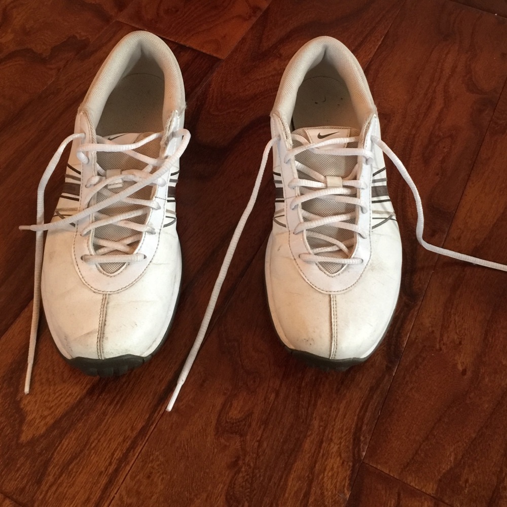 Nike woman golf shoe