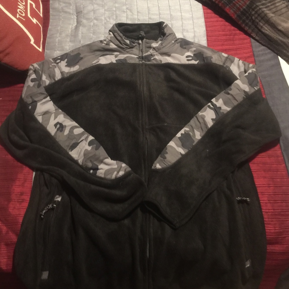 Black and gray camo fleece jacket