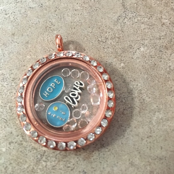 Floating Magnetic Locket - Picture 3 of 5