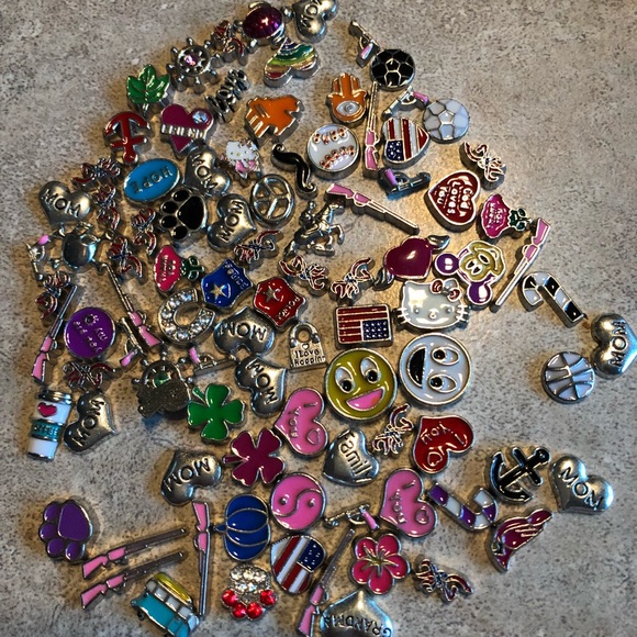 Floating Magnetic Locket - Picture 4 of 5