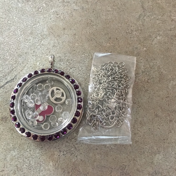 Floating Magnetic Locket - Picture 2 of 5