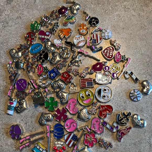 Floating Magnetic Locket - Picture 3 of 5