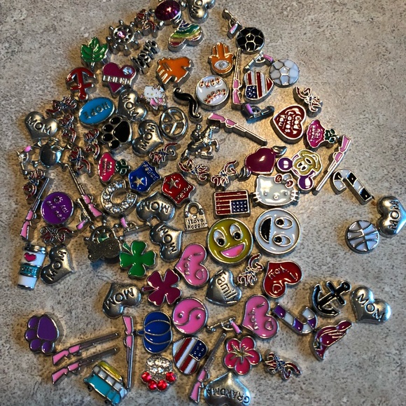 Floating Magnetic Locket - Picture 4 of 5