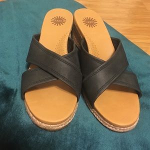 Ugg slip on sandle small wedge like new Sz 8