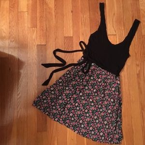 Pretty floral sundress 🌺🌸