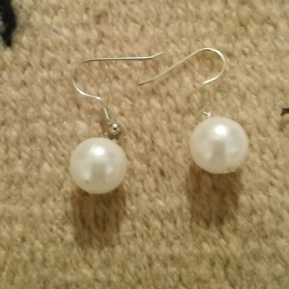 Earring - Picture 2 of 4