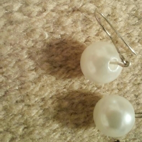 Earring - Picture 4 of 4