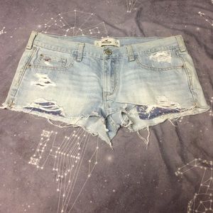 HOLLISTER LIGHT WASH DESTROYED SHORTS