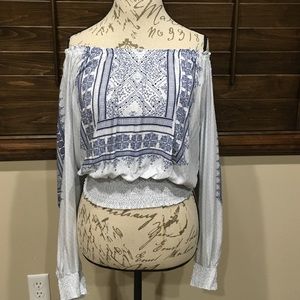 Cropped off shoulder Rayon top