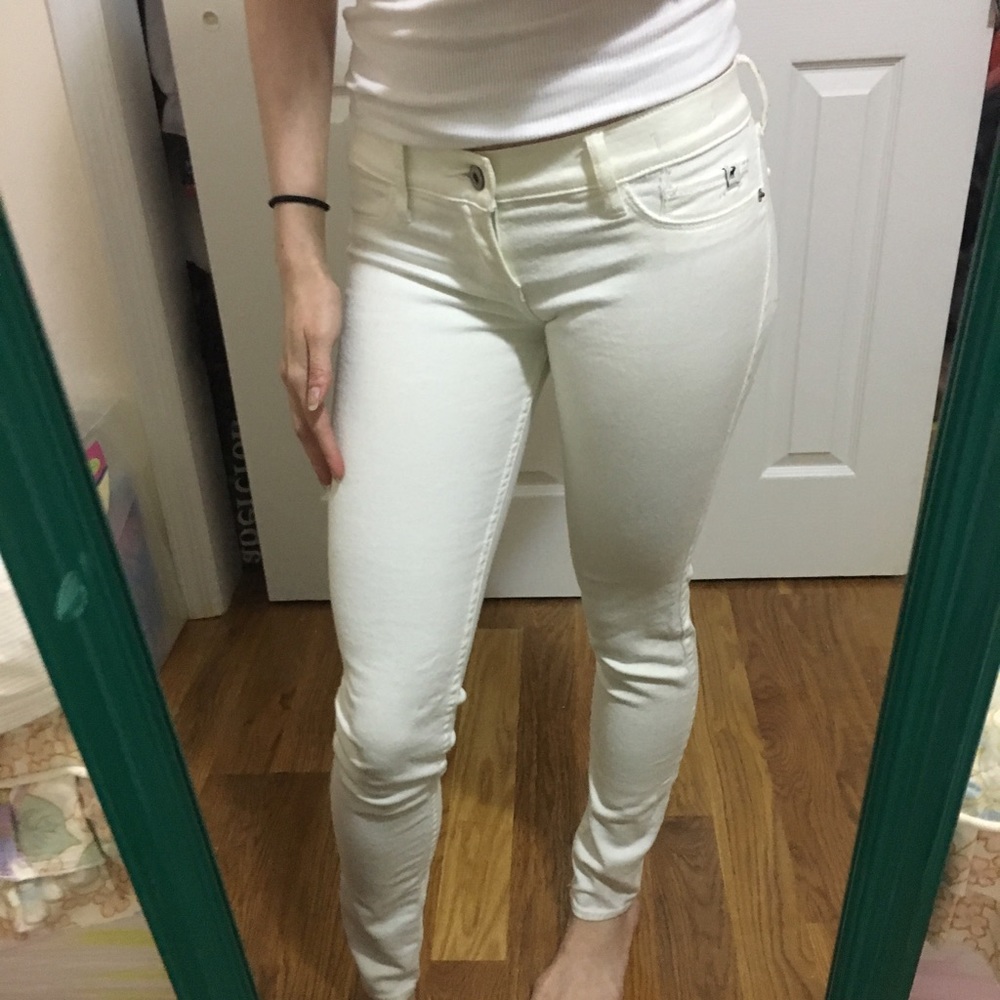 Abercrombie white jeans - Picture 2 of 3
