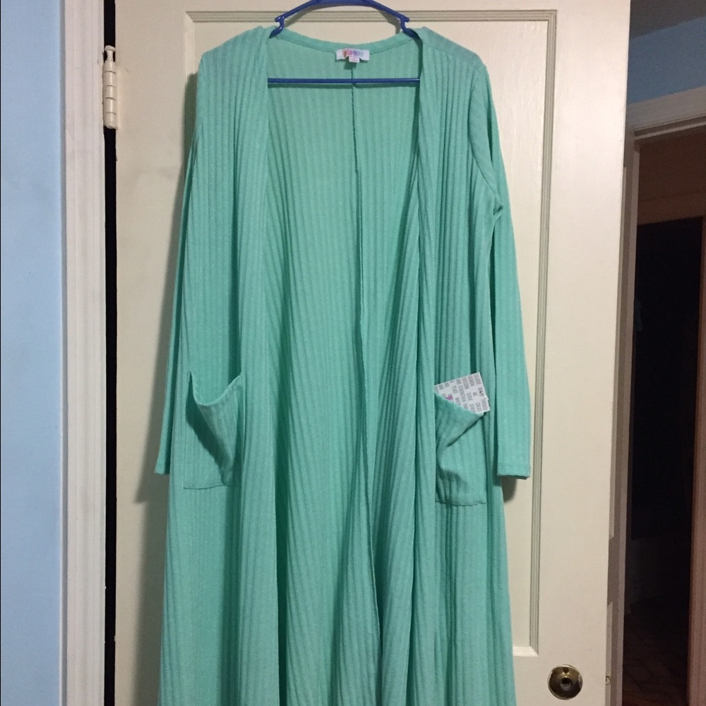 Medium LuLaRoe Sarah NWT