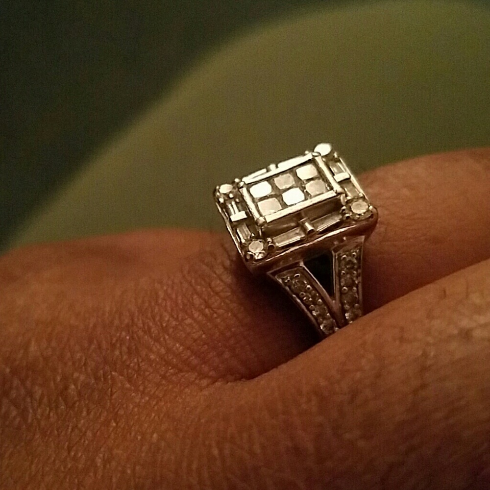 Meet your Posher, Latisha