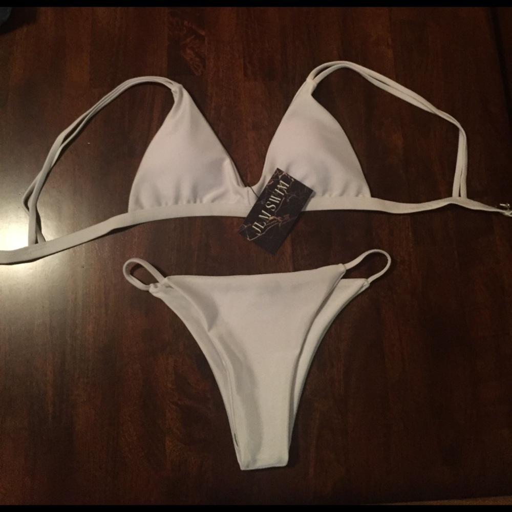 • White Minimalist Bikini • - Picture 5 of 8