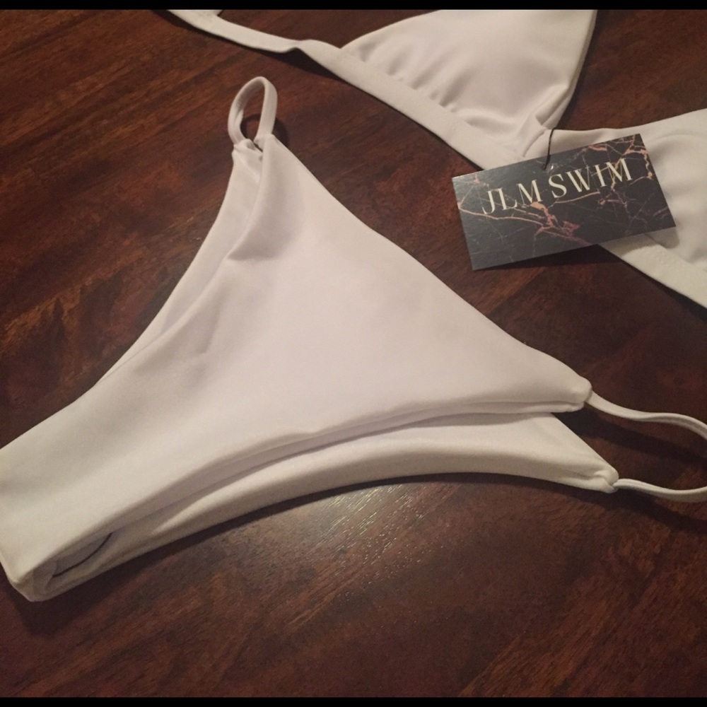 • White Minimalist Bikini • - Picture 7 of 8