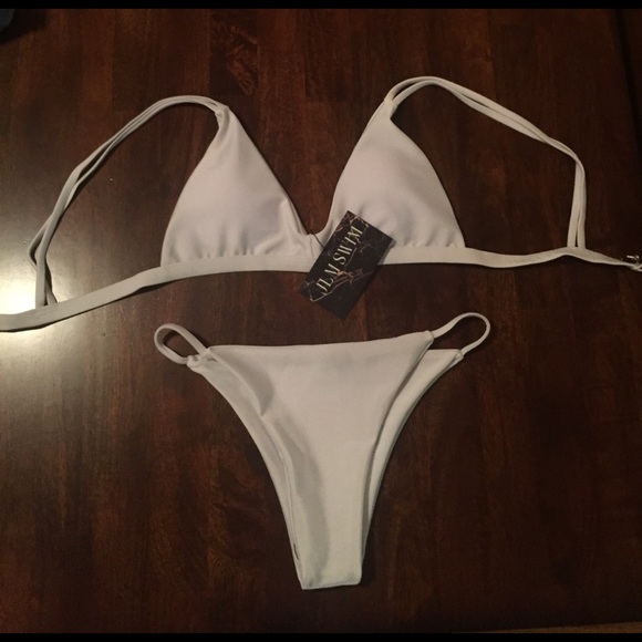 • White Minimalist Bikini • - Picture 5 of 8