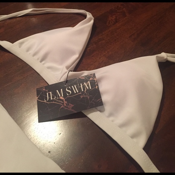 • White Minimalist Bikini • - Picture 6 of 8