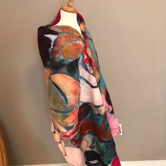 Elegant scarf from silk /merino wool - nuno felted - Picture 3 of 4