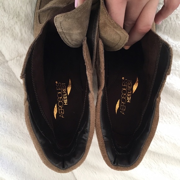 🤑Sale🤑Brown Suede Aerosole Wedge Booties with Velcro Straps - Picture 6 of 8
