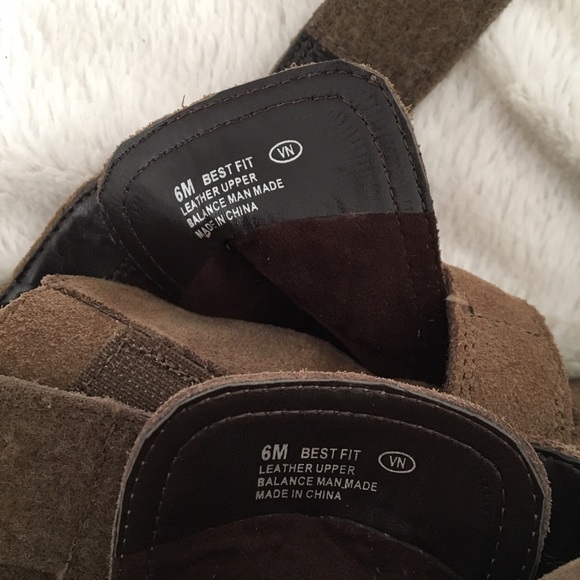 🤑Sale🤑Brown Suede Aerosole Wedge Booties with Velcro Straps - Picture 7 of 8