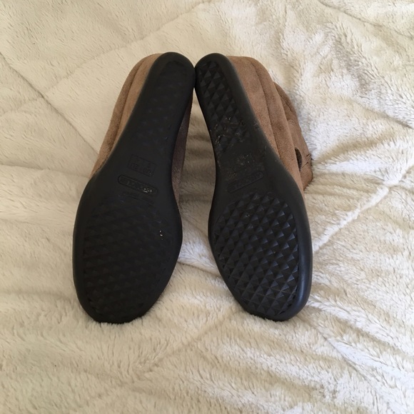 🤑Sale🤑Brown Suede Aerosole Wedge Booties with Velcro Straps - Picture 8 of 8