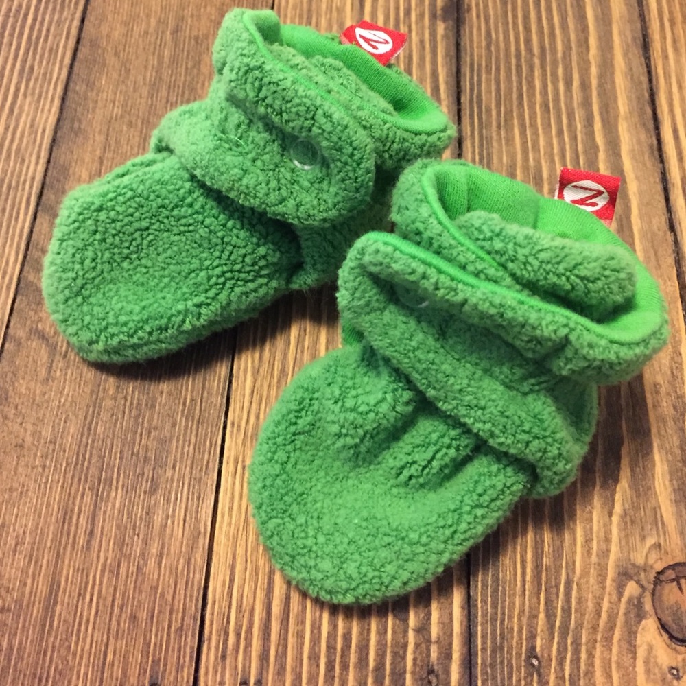 Apple Cozie Zutano booties size 3M