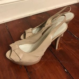 Open toe, size 7.5 Nine West heels, nude!